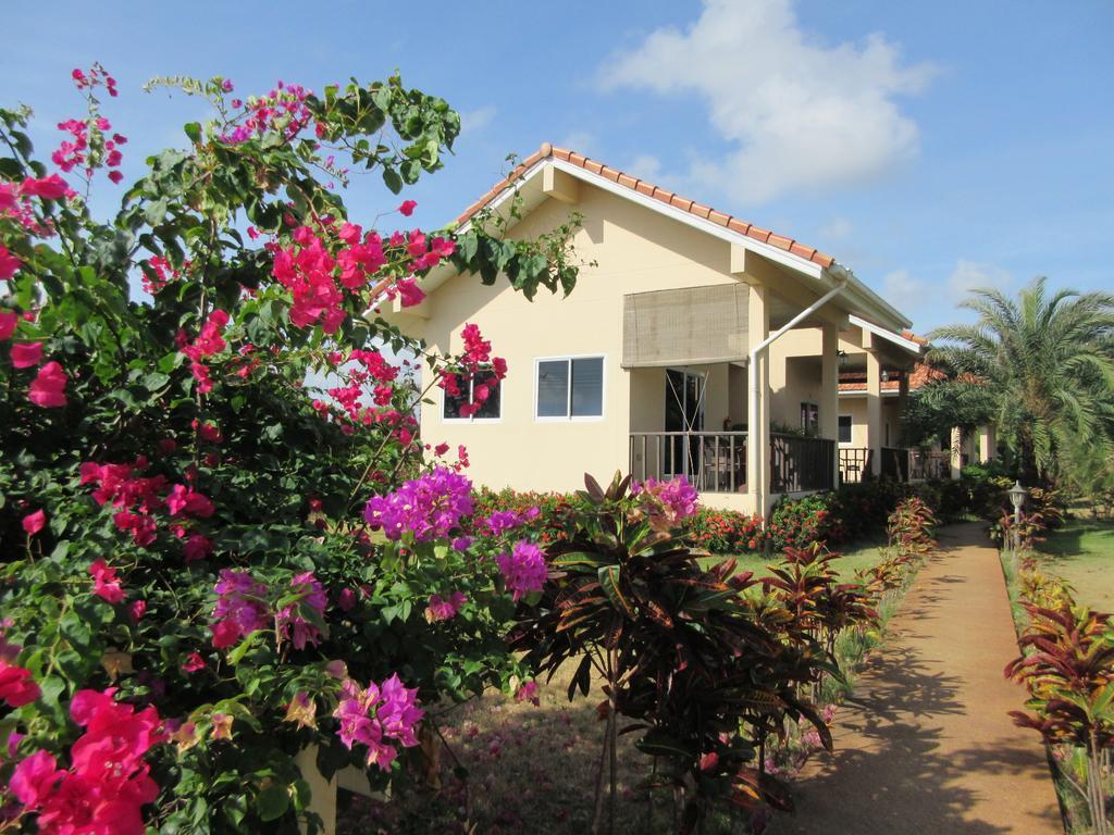 Ao Thai Resort Sathing Phra Exterior foto